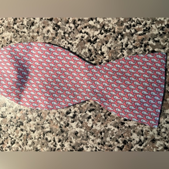 Vineyard Vines Men's Dog Silk Bow Tie - Picture 1 of 2